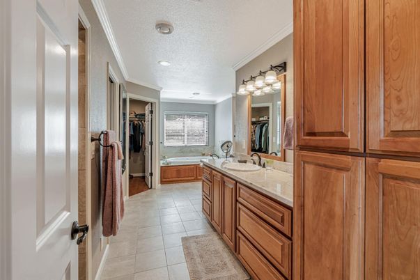 Bathroom, Dual Sink Vanities, Interior, Recessed Lighting