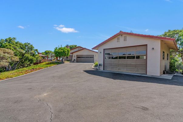 Detached Garage, Exterior