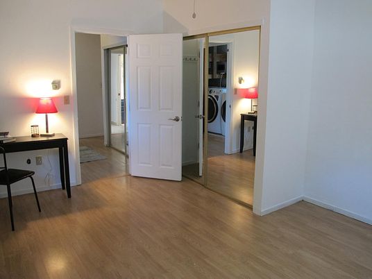 Interior, Utility Closets, Washer, Wood Texture Flooring