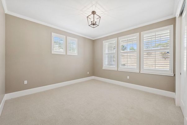 Empty room, Interior, Pendant Lights