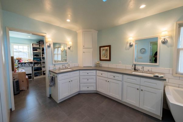 Bathroom, Dual Sink Vanities, Interior, Recessed Lighting