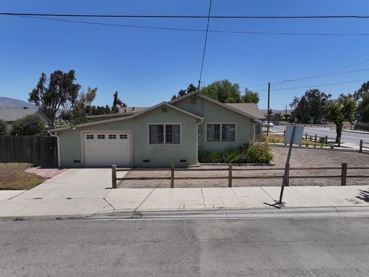 Attached, Exterior, Facade, Ranch
