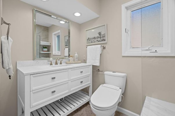Bathroom, Interior, Recessed Lighting