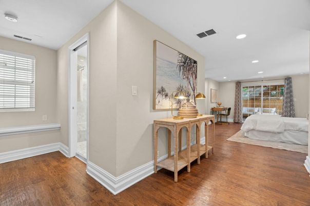 Interior, Recessed Lighting, Wood Texture Flooring