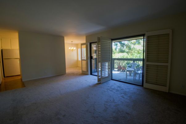Chandelier, Empty room, Interior