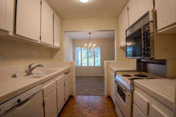 Chandelier, Interior, Kitchen, Wood Texture Flooring