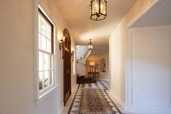 Chandelier, Interior