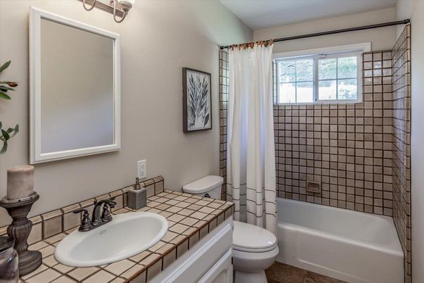 Bathroom, Interior, Tile Countertops