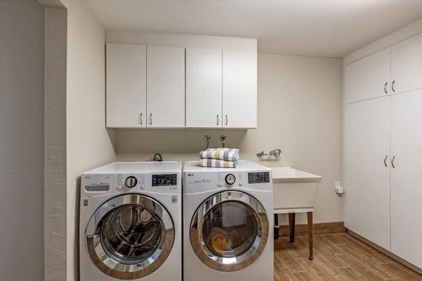 Interior, Washer, Wood Texture Flooring