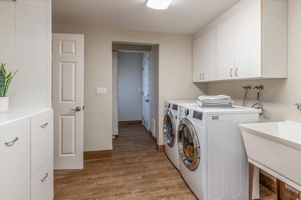 Interior, Washer, Wood Texture Flooring