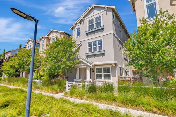 Backyard, Exterior, Facade, Queen Anne Victorian