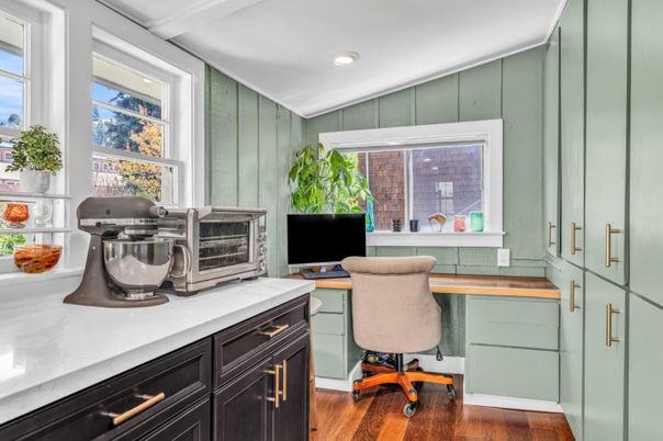 Home Office, Interior, Recessed Lighting, Wood Texture Flooring