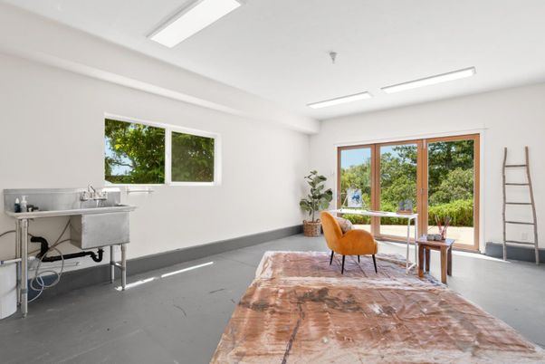 Home Office, Interior