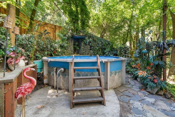 Exterior, Pool