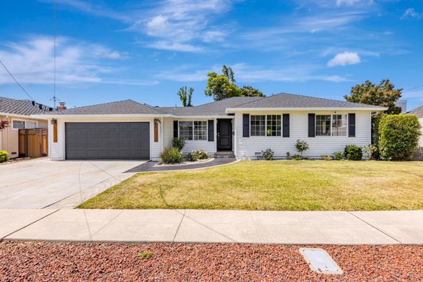 Attached, Exterior, Facade, Ranch