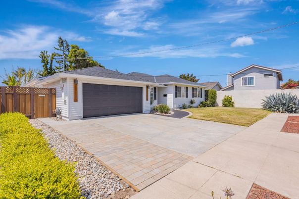 Attached, Exterior, Facade, Ranch