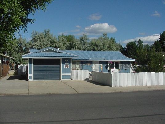 Attached, Exterior, Facade, Ranch