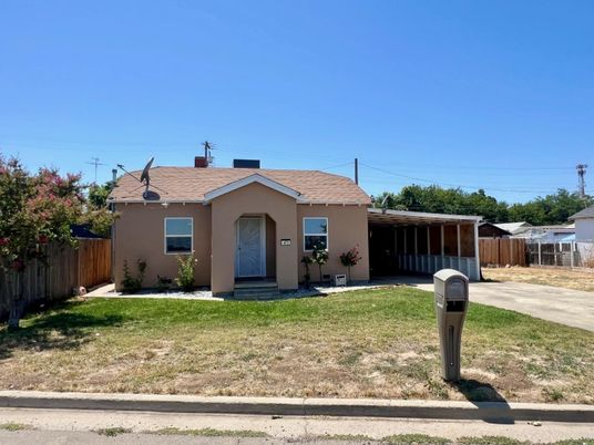Backyard, Exterior, Facade, Ranch