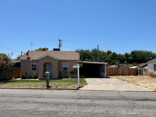 Backyard, Exterior, Facade, Ranch