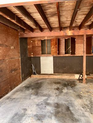 Empty room, Interior, Wooden Beams, Wooden Ceilings