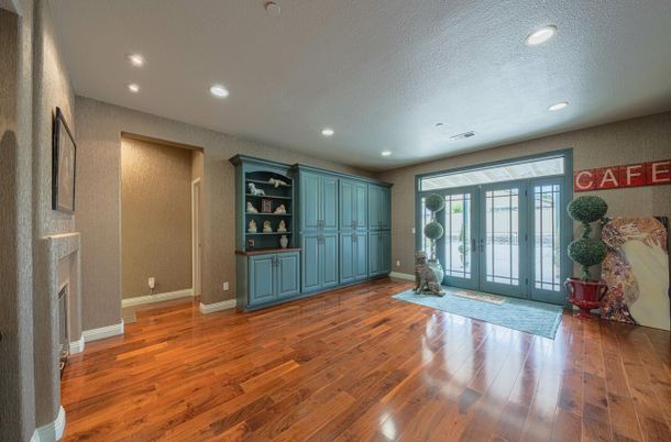 Interior, Recessed Lighting, Wood Texture Flooring