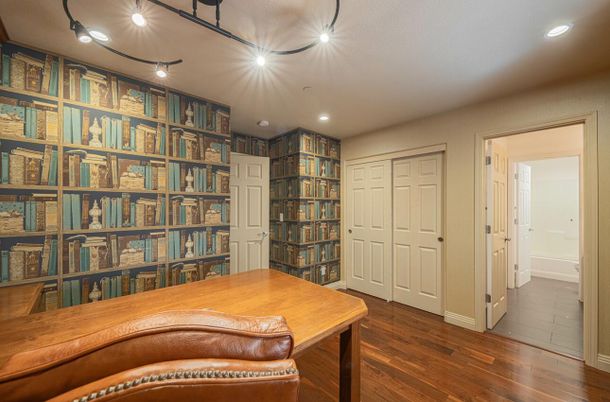 Interior, Recessed Lighting, Wood Texture Flooring