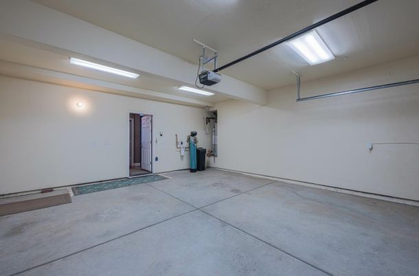 Garage, Interior