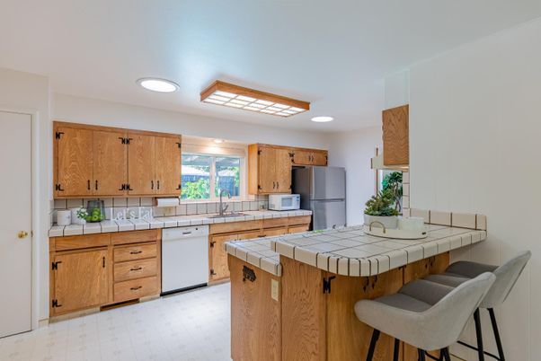 Interior, Kitchen, Recessed Lighting, Tile Countertops