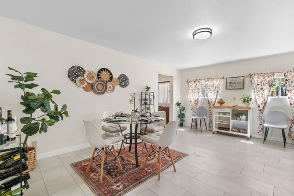 Dining room, Interior