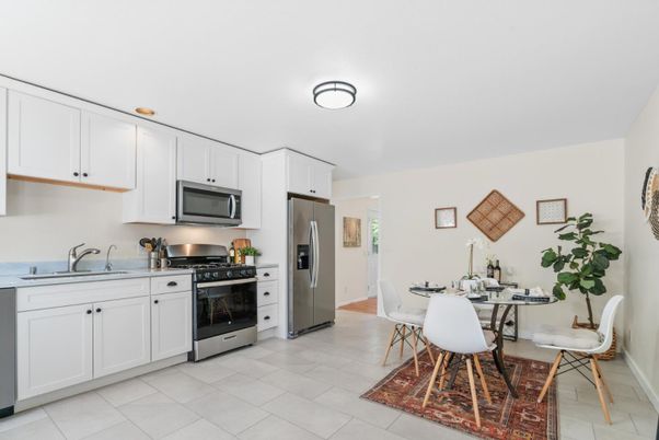 Dining room, Interior, Kitchen, Stainless Steel Appliances