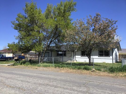 Exterior, Facade, Ranch
