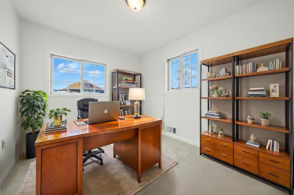 Home Office, Interior