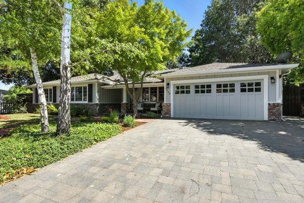 Attached, Exterior, Facade, Ranch