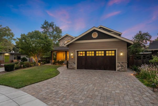Attached, Exterior, Facade, American Craftsman