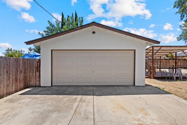 Detached Garage, Exterior