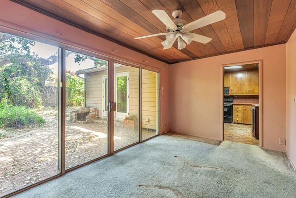 Empty room, Interior, Wooden Ceilings