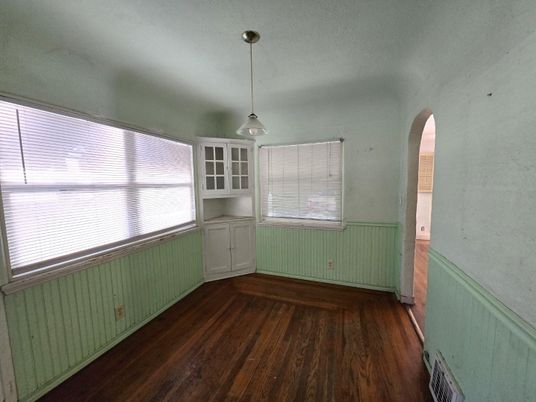 Empty room, Interior, Pendant Lights, Wood Texture Flooring