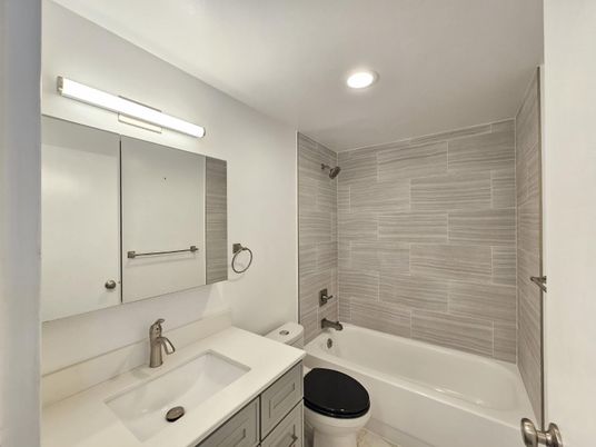 Bathroom, Interior, Recessed Lighting