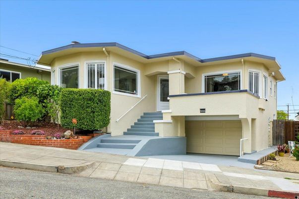 Attached, Exterior, Facade, Mediterranean