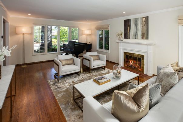 Fireplace, Interior, Living room, Piano, Recessed Lighting, Wood Texture Flooring