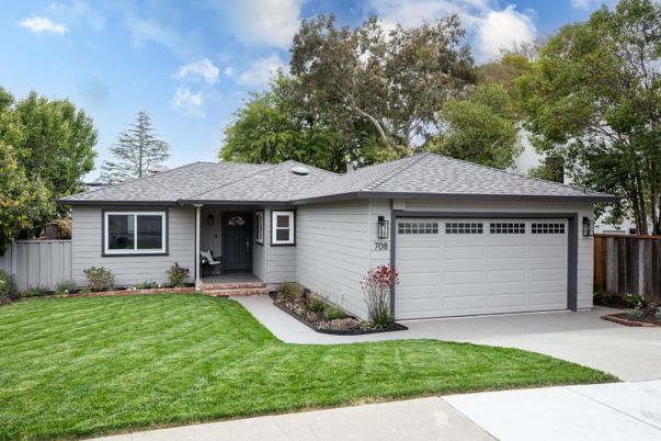 Attached, Exterior, Facade, Ranch