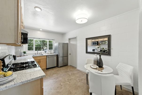 Dining room, Interior, Kitchen, Recessed Lighting, Stainless Steel Appliances
