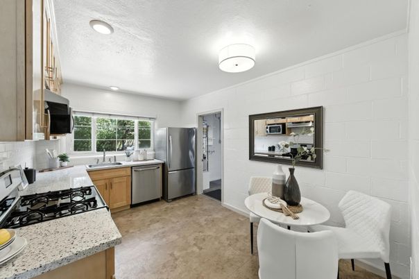 Dining room, Interior, Kitchen, Recessed Lighting, Stainless Steel Appliances