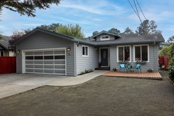 Attached, Exterior, Facade, Ranch