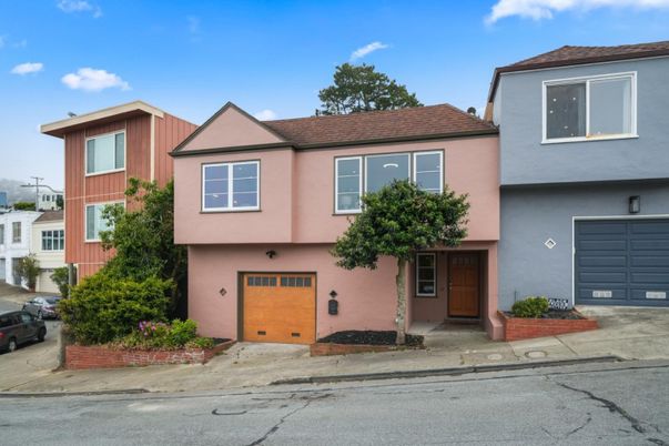 Attached, Exterior, Facade, Rowhouse