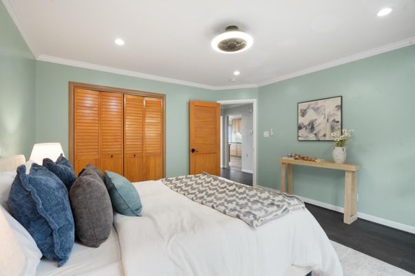 Bedroom, Interior, Recessed Lighting, Wood Texture Flooring