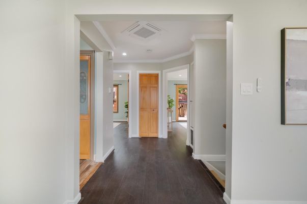 Interior, Recessed Lighting, Wood Texture Flooring