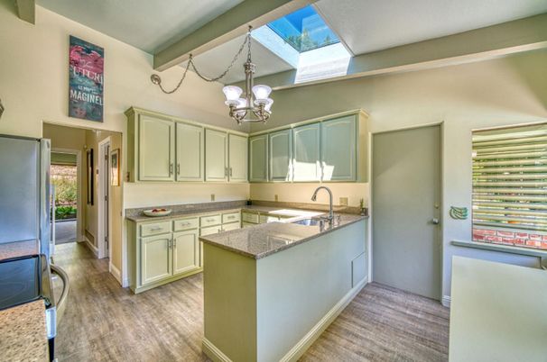 Chandelier, Interior, Kitchen, Wood Texture Flooring