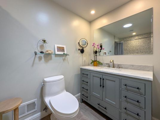 Bathroom, Interior, Recessed Lighting