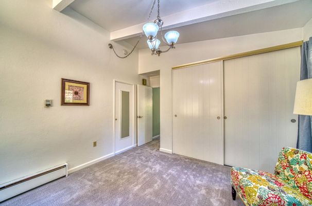 Empty room, Interior, Pendant Lights